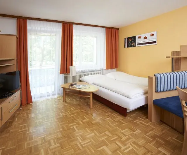 Appartement mit 1 Schlafzimmer und Balkon - Nebengebäude